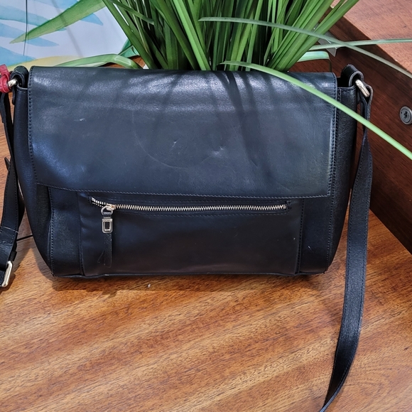 INNUE Italy Black Leather Crossbody Bag 11.5” X 9” - Picture 1 of 8